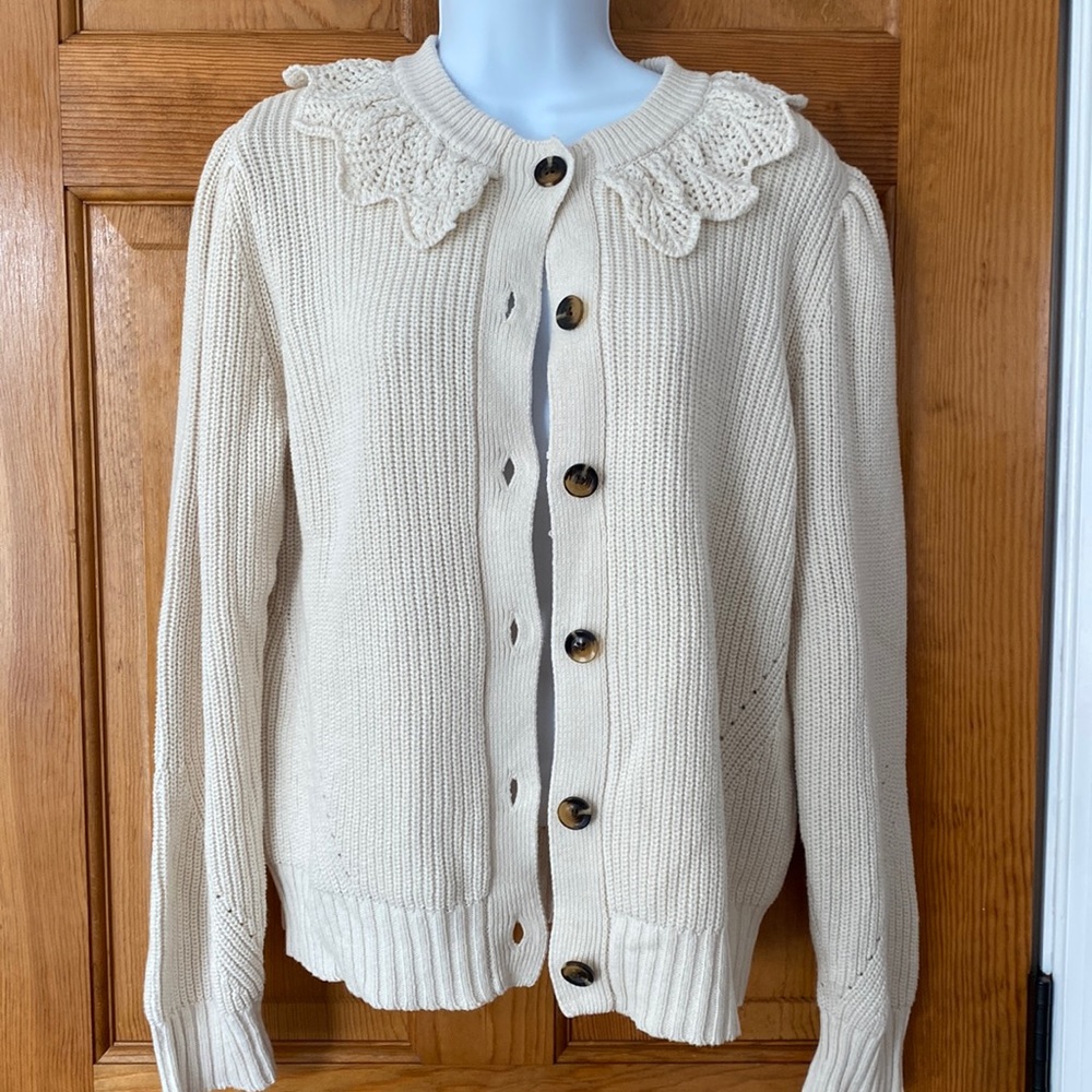 Women’s NWT cream ruffle collar cardigan size m